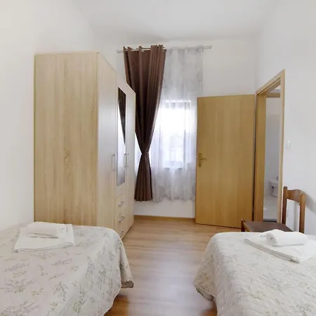 Near Kanegra Apartamento Crveni Vrh